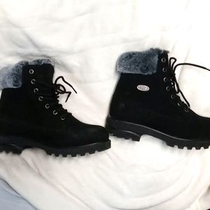 New never worn black size9 woman Lugz mid size boots